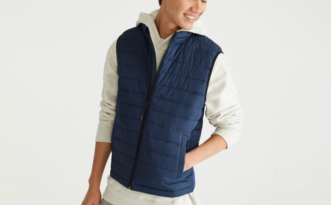 a Men Wearing Aeropostale Mens Lightweight Quilted Puffer Vest