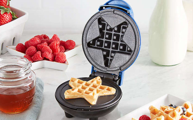Dash Mini Star Waffle Maker Dash Mini Star Waffle Maker