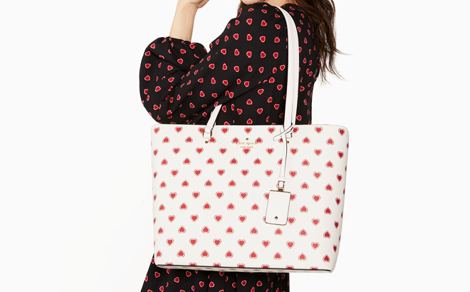 Lady Carrying a Kate Spade Perfect Heartfelt Geo Large Tote