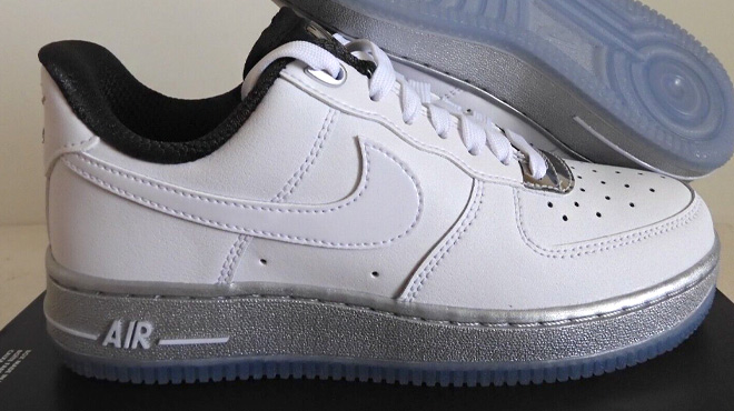 Nike Womens Air Force 1 07 Shoes in White Metallic Color