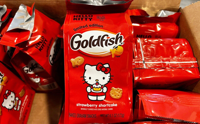 Pepperidge Farm Goldfish Grahams Hello Kitty Strawberry Shortcake Snack Crackers on the box