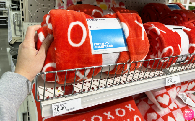 Room Essentials XO Printed Plush Valentines Day Throw Blanket Room Essentials XO Printed Plush Valentines Day Throw Blanket