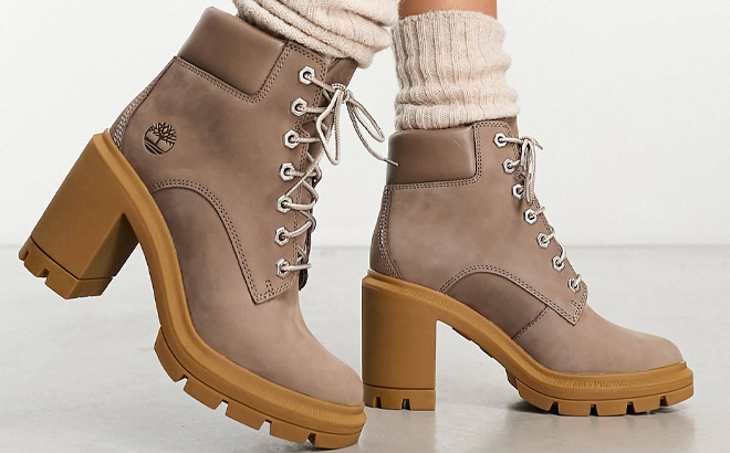 Timberland Womens Allington Boots in Taupe Nubuck Color
