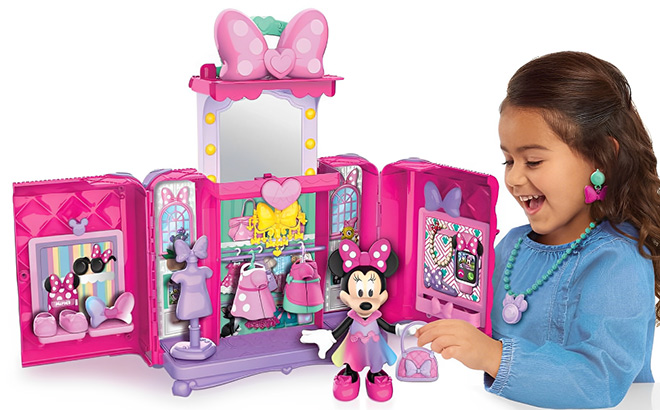A Kid is Playing with Minnie Mouse Sweet Reveals Glam Glow Playset