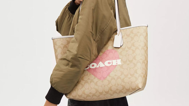 Coach Outlet City Tote In Signature Canvas With Heart Print
