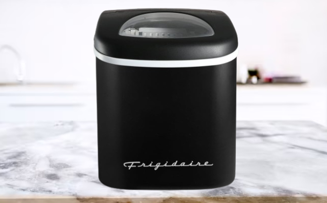 Frigidaire 26 Pound Retro Ice Maker Frigidaire 26 Pound Retro Ice Maker