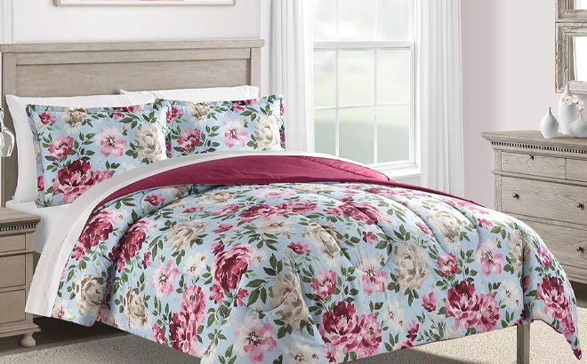 Naomi 3 Piece Comforter Set on the Bed
