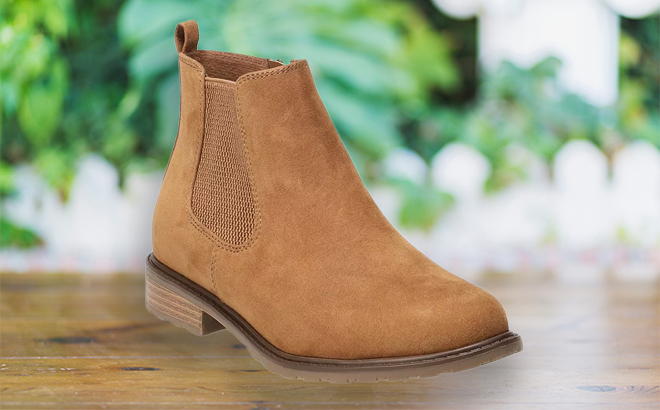 Sonoma Goods For Life Brantlee Womens Chelsea Boot in the Color Cognac