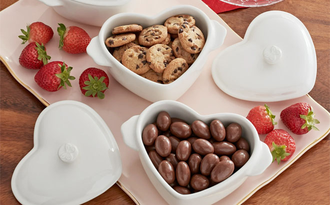 The Pioneer Woman Mini Hearts Ceramic Baking Dish with Lid