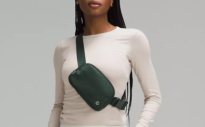 A Woman Wearing Lululemon Everywhere Belt Bag in Legacy Green