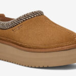 A photo showing Koolaburra By UGG Womens Burree Platform Slippers in chestnut color 1