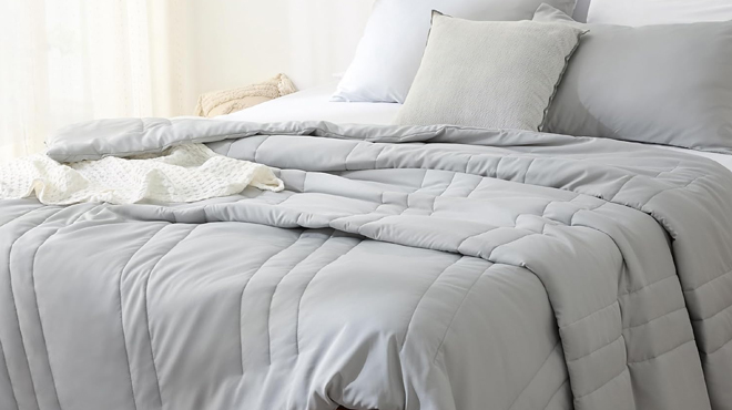 Bedsure 3 Piece Queen Size Comforter Set
