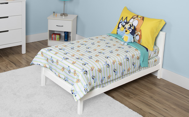 Bluey Toddler 5-Piece Bedding Set with Blanket