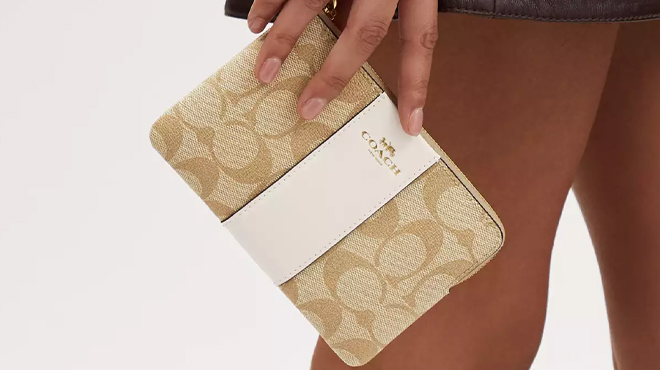 Coach Outlet Corner Zip Wristlet In Signature Canvas Coach Outlet Corner Zip Wristlet In Signature Canvas