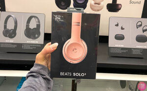 Hand holding Beats Solo3 Wireless On Ear Headphones Rose Gold