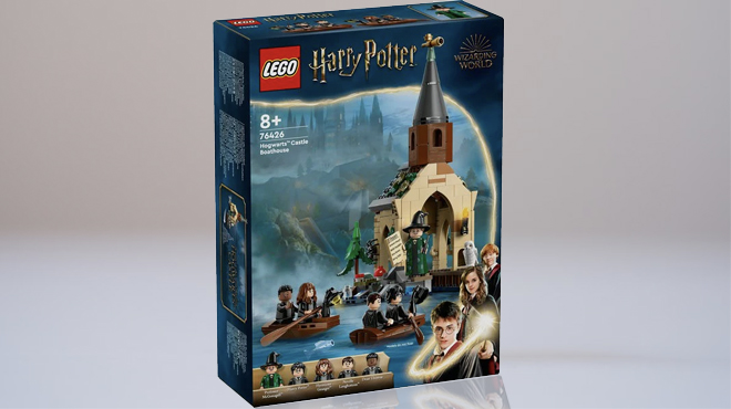 LEGO Harry Potter Hogwarts Castle Boathouse 1