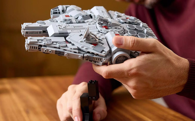 LEGO Star Wars Millennium Falcon Bulding Kit