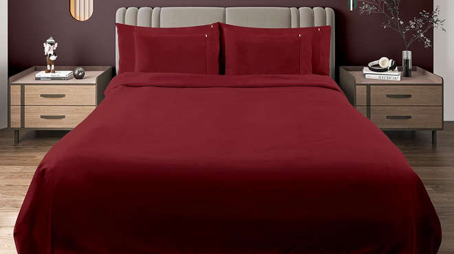 Queen Sheets Set 4 Piece in Burgundy Color Queen Sheets Set 4 Piece in Burgundy Color