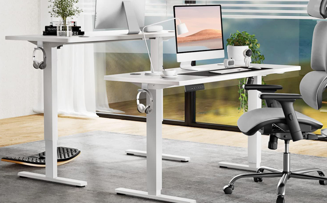 SMUG Electric Standing Desks in White