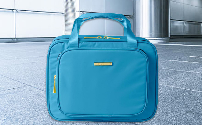 5 Piece Light Chic Toiletry Case