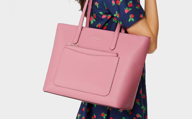A photo of a lady carrying a Kate Spade Staci Tote