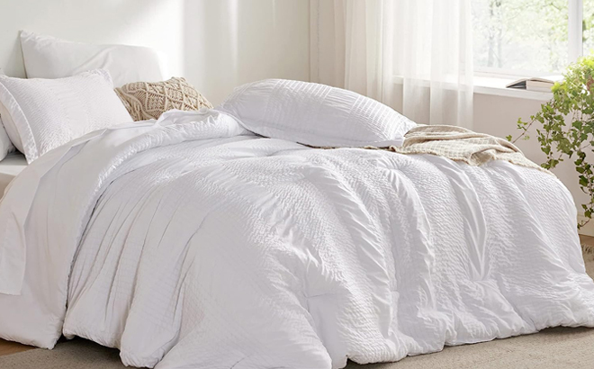 Bedsure White Queen Comforter Set 1