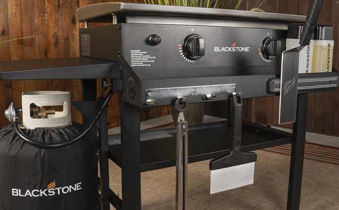 Blackstone Griddle with Front Shelf and Cover