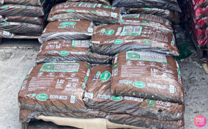 Earthgro Wood Colored Mulch 1 5 cu ft