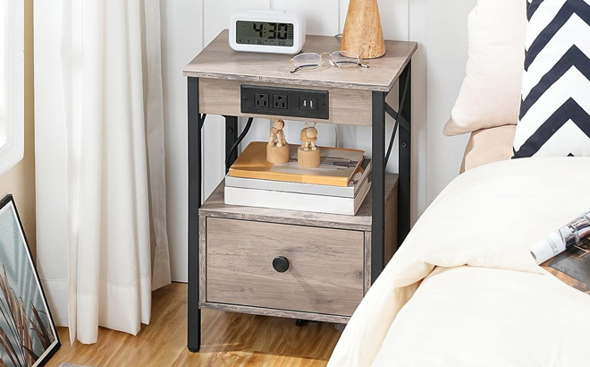 Hoobro Nightstand with Charging Station in Greige Hoobro Nightstand with Charging Station in Greige