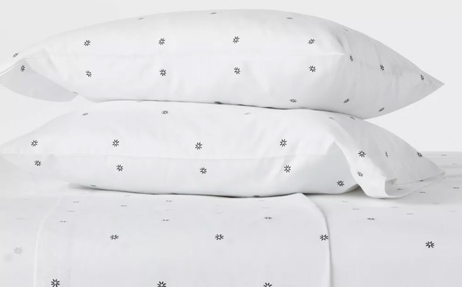 Room Essentials Easy Care Printed Pattern Sheet Set in Flower Dot Color Room Essentials Easy Care Printed Pattern Sheet Set in Flower Dot Color