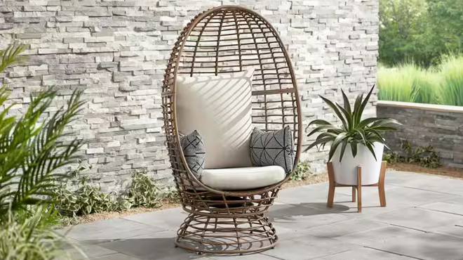 StyleWell Wicker Outdoor Swivel Patio Egg Lounge Chair