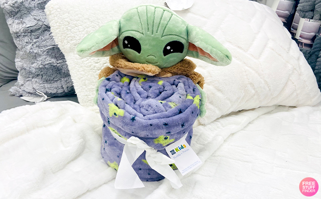 The Big One Disney Star Wars The Mandalorian The Child Buddy & Throw Set