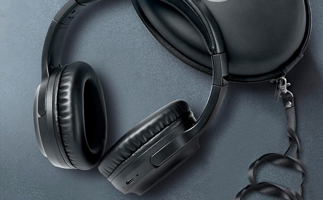 Bluetooth Headphones Over Ear 120H Playtime Wireless Headphones with Microphone Foldable Lightweight Wired Headphones with Headphones Case Bluetooth Headphones Over Ear 120H Playtime Wireless Headphones with Microphone Foldable Lightweight Wired Headphones with Headphones Case