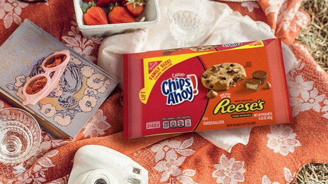 Chips Ahoy Chocolate Chip Cookies with Reese's Peanut Butter Cups Chips Ahoy Chocolate Chip Cookies with Reese's Peanut Butter Cups