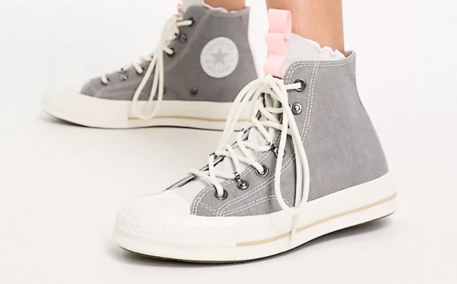 Converse Chuck 70 sneakers in gray and pink Converse Chuck 70 sneakers in gray and pink