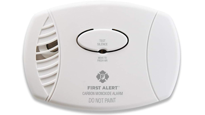 First Alert CO605 Plug In Carbon Monoxide Detector with Battery Backup First Alert CO605 Plug In Carbon Monoxide Detector with Battery Backup