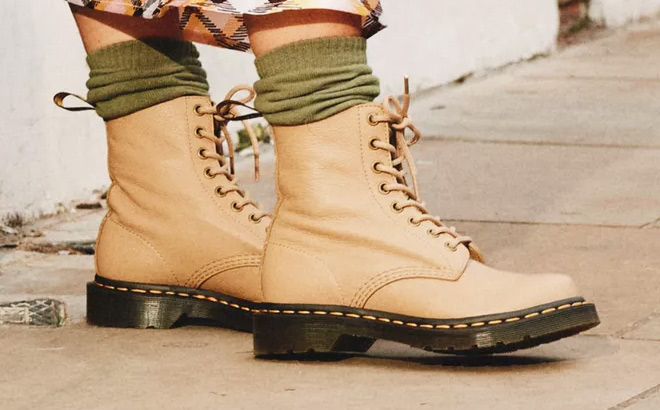 Dr Martens Womens Virginia Leather Boots Savannah Tan Dr Martens Womens Virginia Leather Boots Savannah Tan
