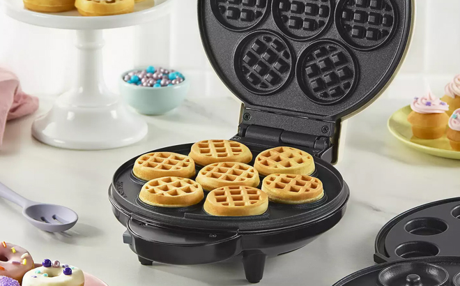 Dash Multimaker Treat Maker System with Removeable Plates Dash Multimaker Treat Maker System with Removeable Plates