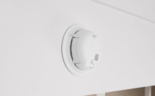 First Alert SMI100 Battery Operated Smoke Alarm First Alert SMI100 Battery Operated Smoke Alarm