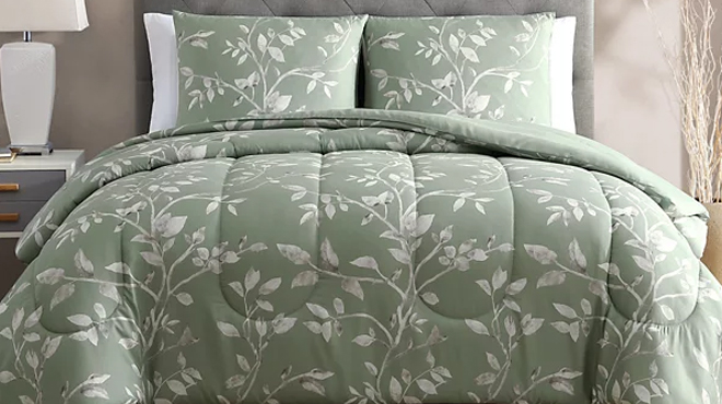 Hallmart Collectibles 3 Pc Reversible Comforter Set