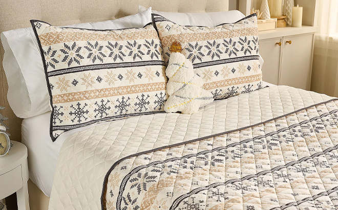 Home Reflections Holiday Printed Bed in Ivory Color