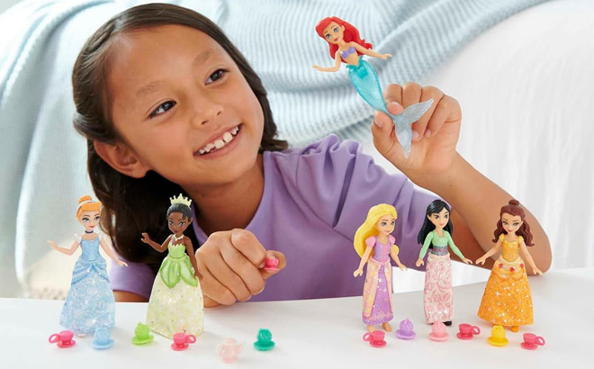 Mattel Disney Small Doll Party Set Mattel Disney Small Doll Party Set