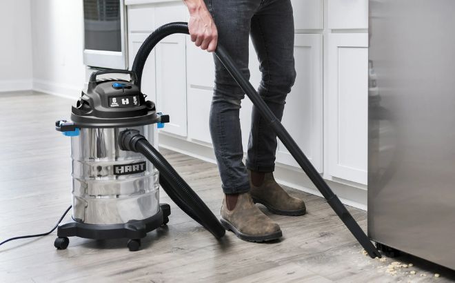Hart 6 gallon 5 peak HP stainless steel wetdry vacuum with bonus car cleaning kit new Hart 6 gallon 5 peak HP stainless steel wetdry vacuum with bonus car cleaning kit new