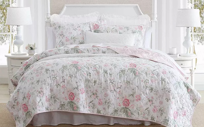 Laura Ashley Breezy Floral Pink Quilt Set Laura Ashley Breezy Floral Pink Quilt Set