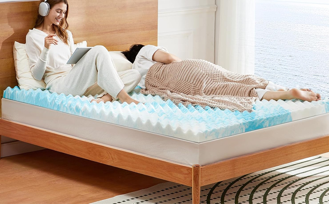 Marsail 3 Inch Queen Size Mattress Topper on a Bed Marsail 3 Inch Queen Size Mattress Topper on a Bed