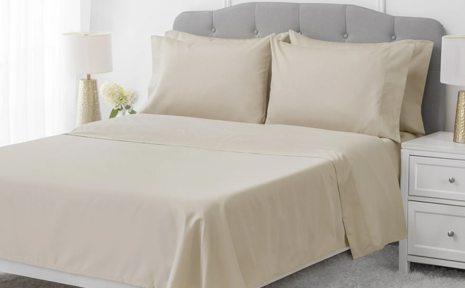 Hotel Style 1000 Thread Count Sheet Set fitted to a bed Hotel Style 1000 Thread Count Sheet Set fitted to a bed
