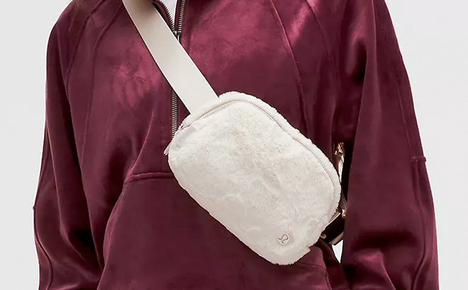 Lululemon Everywhere Belt Bag Plush Fleece Lululemon Everywhere Belt Bag Plush Fleece