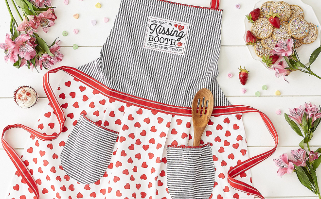 Design Imports Kissing Booth Embellished Skirtpron Design Imports Kissing Booth Embellished Skirtpron