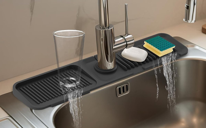 Doeklpo Faucet Mat on a Sink