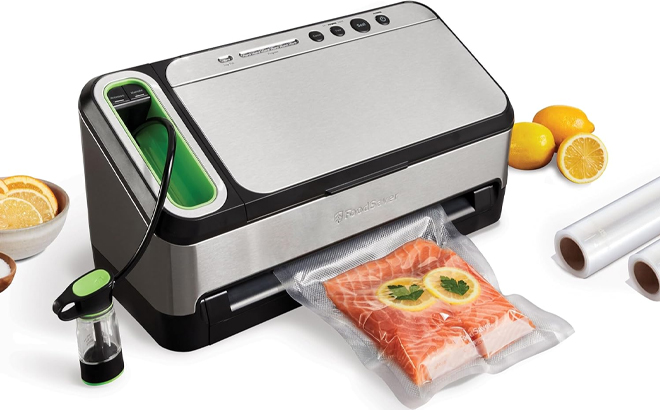 FoodSaver 2 in 1 Vacuum Sealer Machine with Automatic Vacuum Sealer Bag Detection and Starter Kit